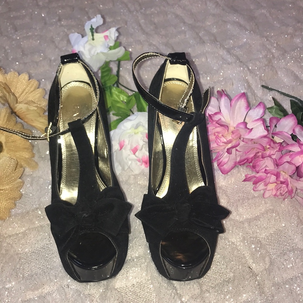 Shoes - Picture 2 of 4